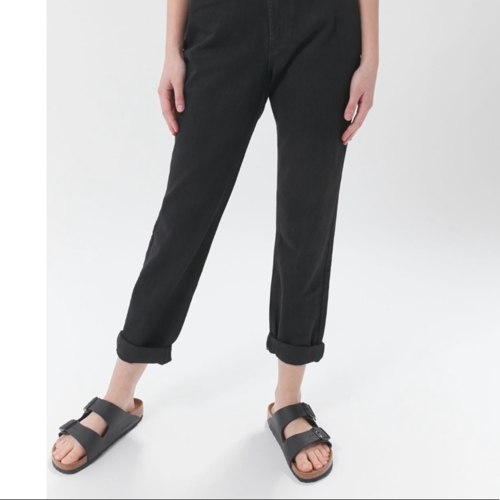 NWT Urban Outfitters BDG High Rise Mom Jeans in Black